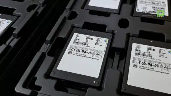 Samsung PM1643a 1.92TB SAS 12Gb/s Enterprise SSD - تصویر 12